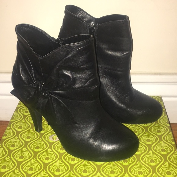 Gianni Bini Shoes - Sale💞 Gianni Binni Leather Booties w/ bow